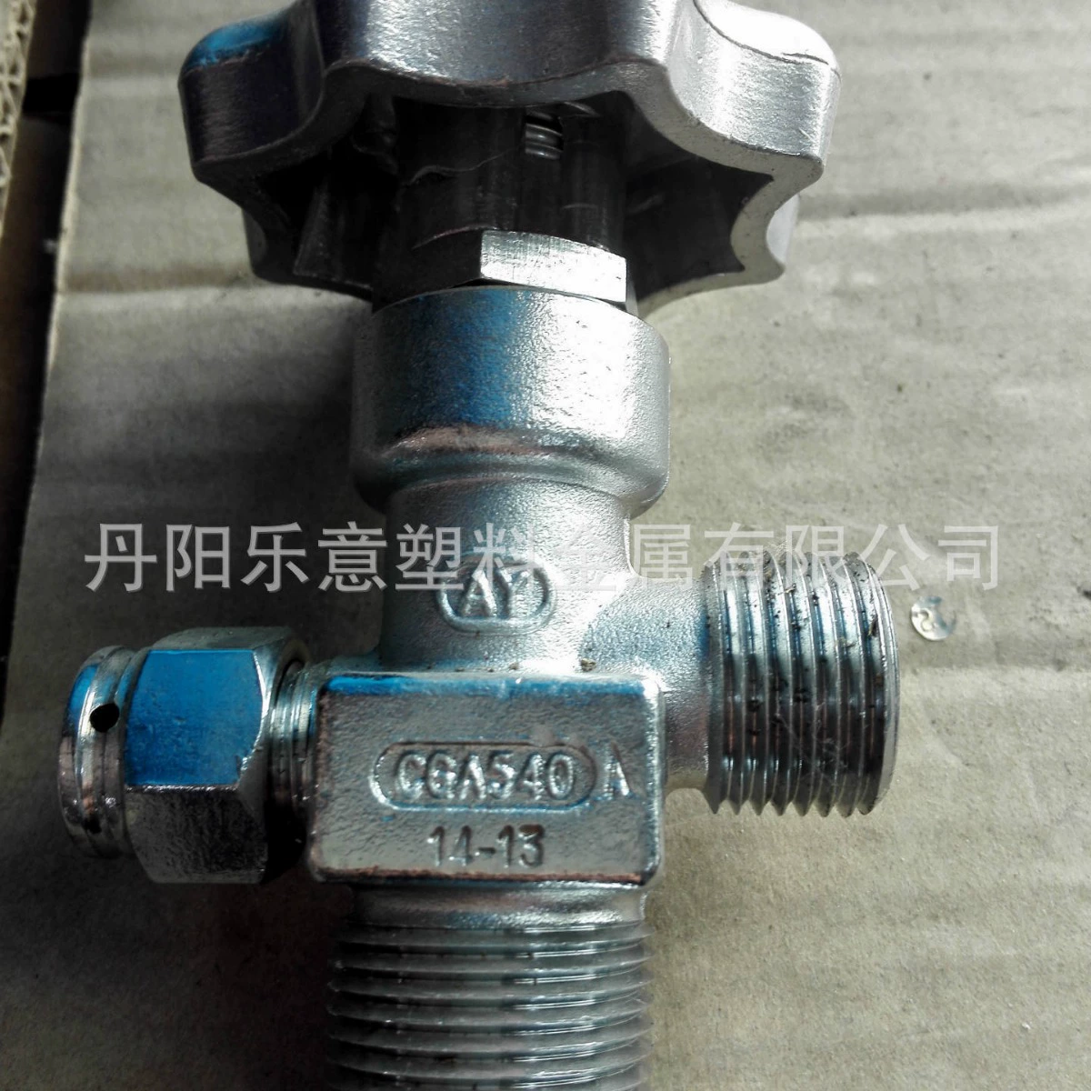 Продажа обратных клапанов для газовых баллонов с гелием и гексафторидом серы, тип CGA580, 590, 660, 677, 870, BYF-2