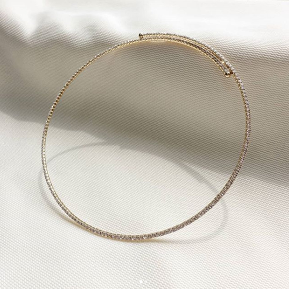 골드 미니멀리스트 칼라