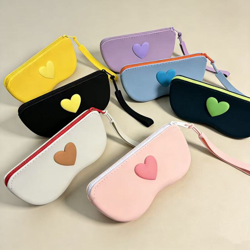 Cartoon Heart-Shaped Portable Silicone Glasses Pouch, Color-Blocking Sunglasses Protective Case, Hanging Bag, Glasses Case Storage Bag Cartoon Heart-Shaped Portable Silicone Glasses Pouch, Color-Blocking Sunglasses Protective Case, Hanging Bag, Glasses Case Storage Bag