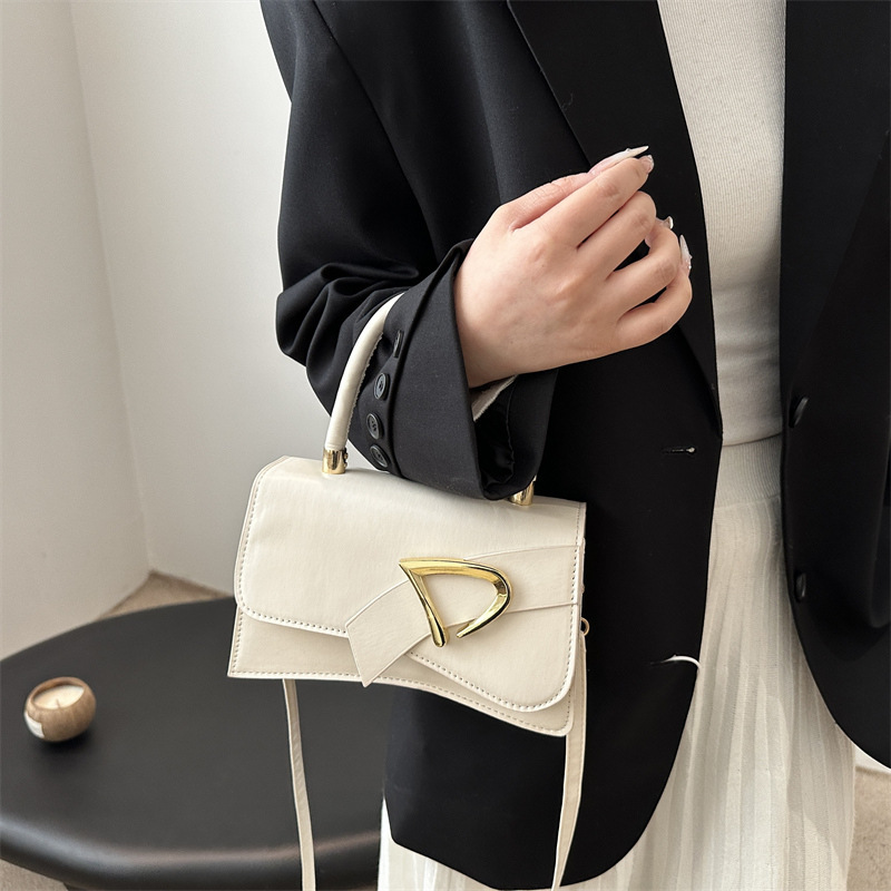 Bolso estilo occidental color sólido 2025 primavera nueva tendencia diseño de nicho personalidad tendencia pequeño bolso cuadrado simple bolso femenino