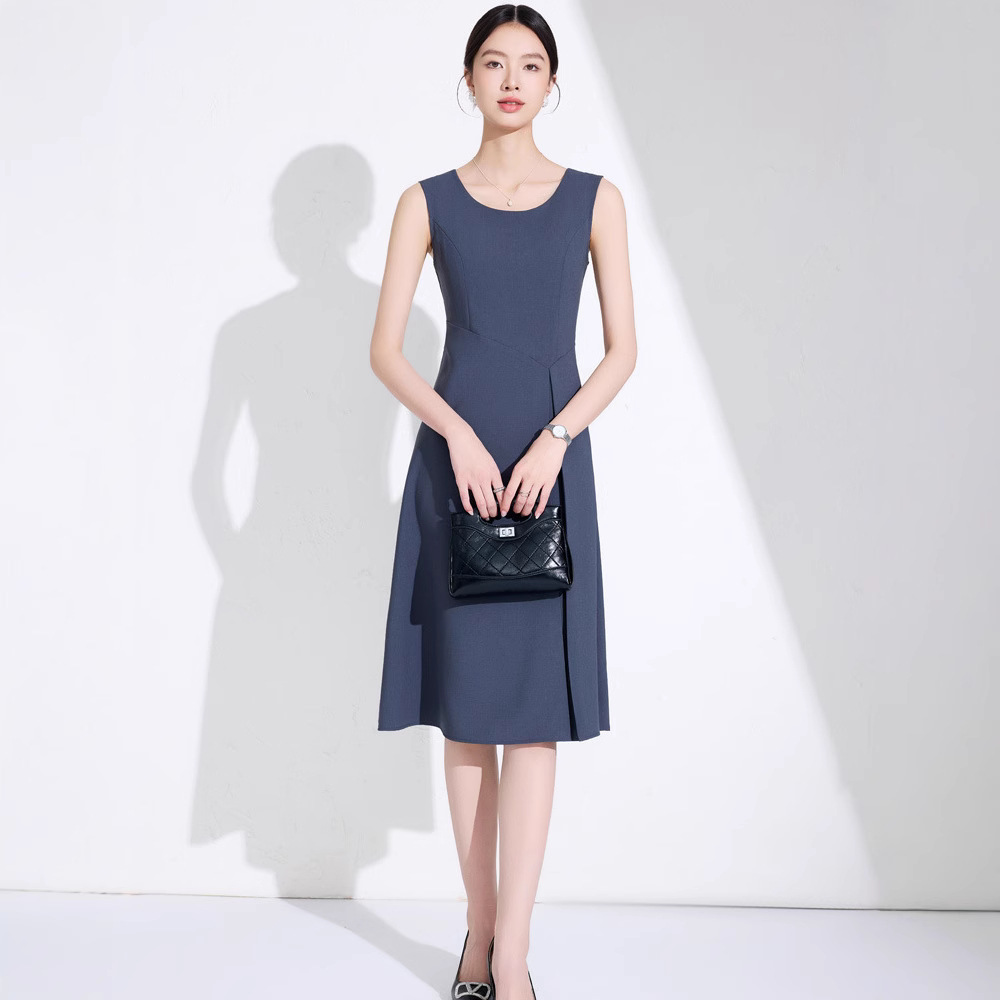 Summer elegant fashionable design dress with sleeves with a round…
