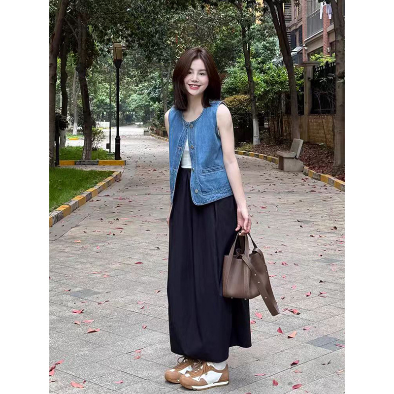 Vintage Round Neck Washed Short Denim Vest for Women 2025 Summer New Petite Versatile Sleeveless Top