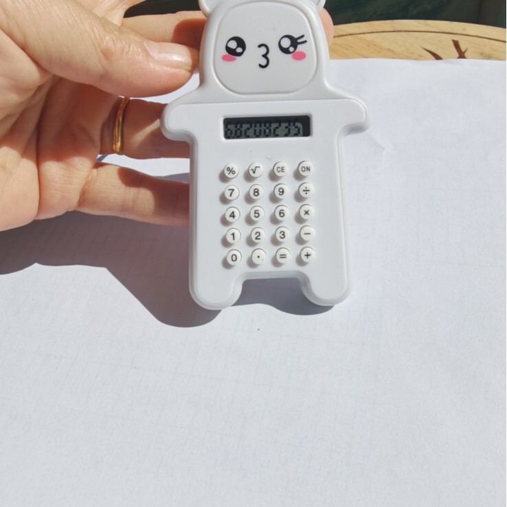 かわいい漫画の熊の電卓の韓国版のファッションのミニ携帯の小型の電卓は小学生のコンピュータを携帯します。|undefined