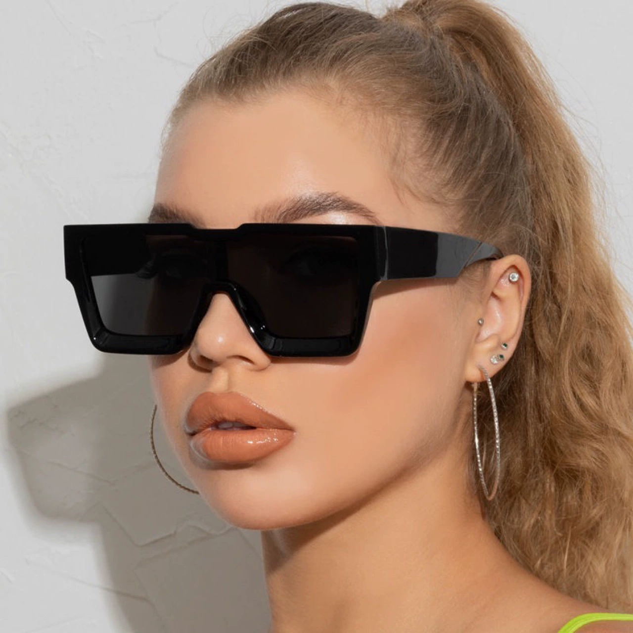 TikTok, Pinduoduo и Taobao — эксклюзивные популярные европейские и американские модные квадратные солнцезащитные очки для мужчин и женщин.