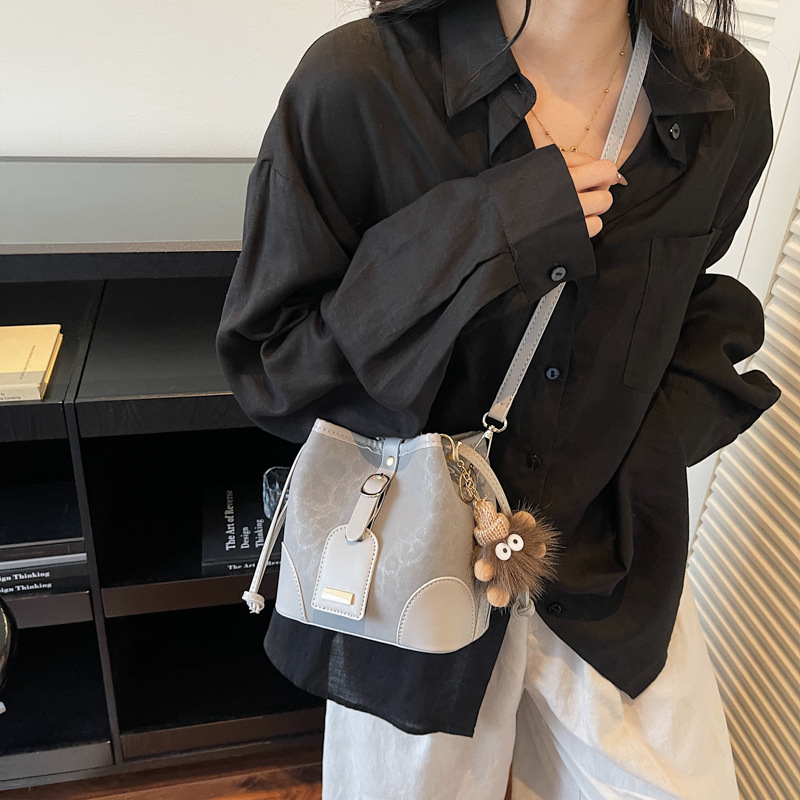 Bolso de moda de alta calidad para mujeres otoño y invierno 2025, nuevo estilo de moda, bolso de hombro universal, bolso de tendencia.