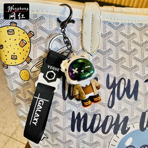 Fun trendy cool bear keychain boy and girl cartoon bag pendant creative pendant gift cool car key