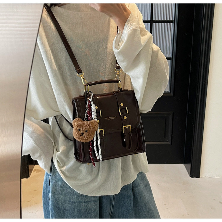 Túi xách nữ dáng vuông nhỏ đa năng phong cách retro, túi đeo vai và đeo chéo tiện lợi — Màu be với cà phê không có mặt dây chuyền, Màu cà phê không đồ treo, Màu đen không có đồ treo, Màu be với cà phê có mặt dây chuyền chi tiết 12