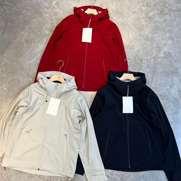 New autumn collection soft shell laminated hooded jacket for men and women couples