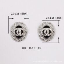 欧美时尚白金色椭圆形羽毛双C水钻黑色亚克力女式小香耳饰耳钉