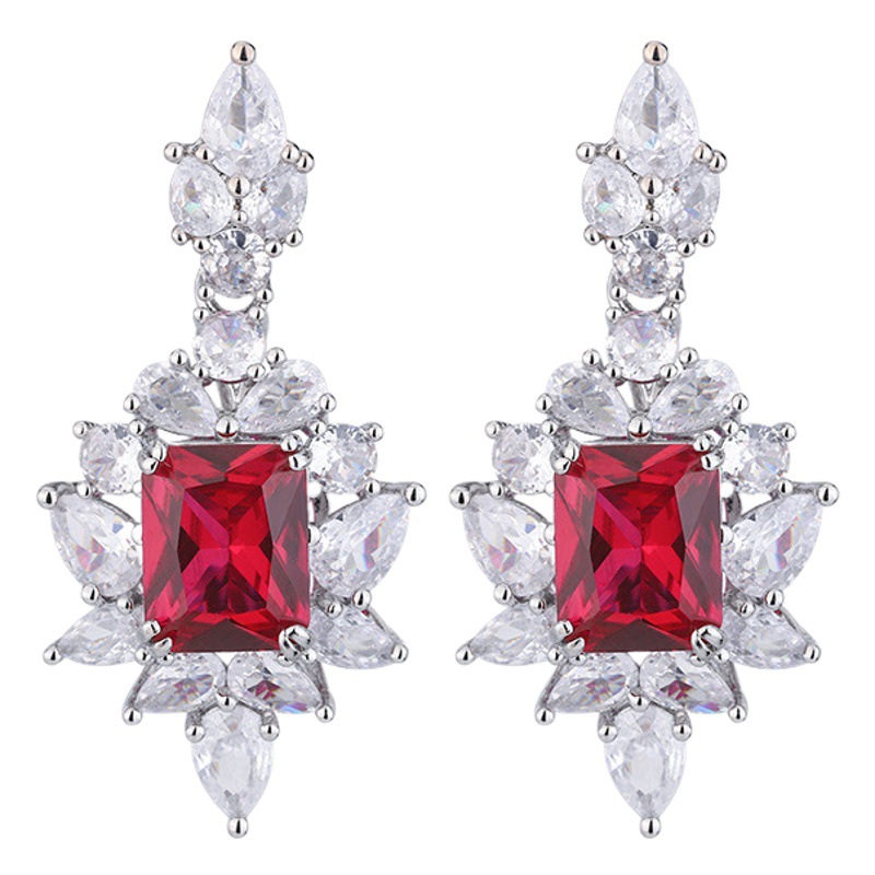 Otoño e invierno nuevo Zhuang Sheng joyería fondo de cobre chapado en oro simulación rojo corindón azul puntiagudo cristal pendientes principal piedra 8*10