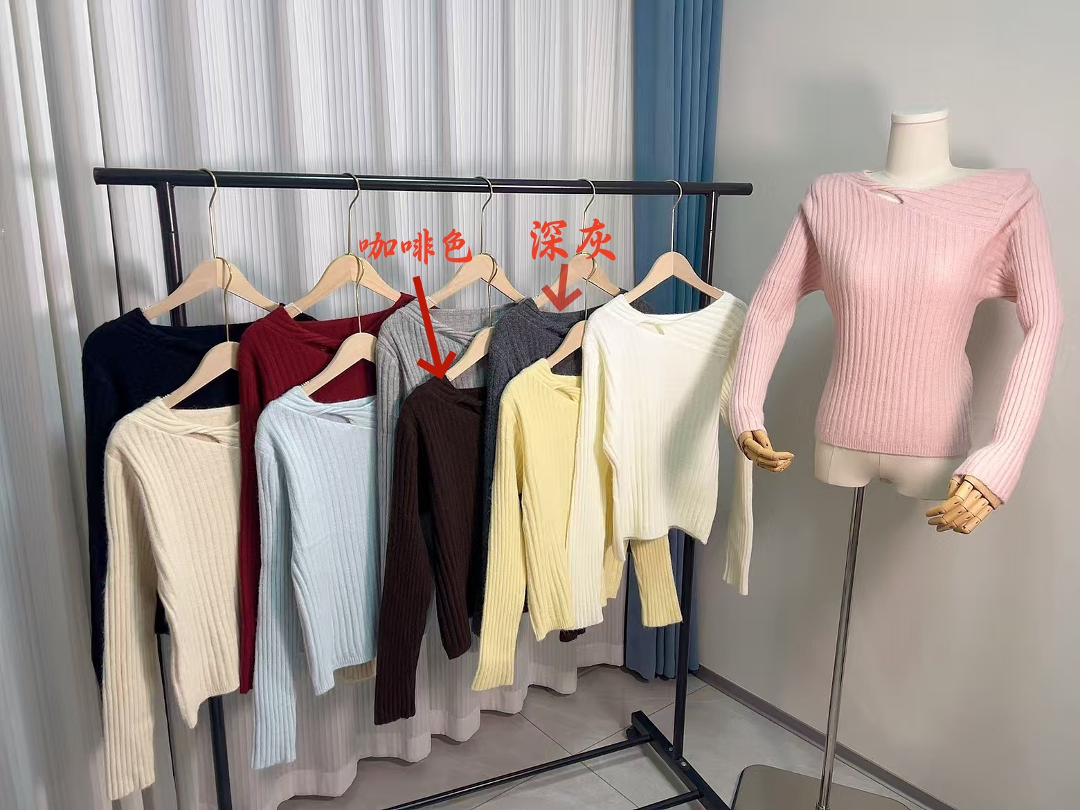 2025 nuevo diseño de torsión de hombro suéter de overhead mujeres otoño invierno vestido en el interior con camiseta de punto de manga larga image 11