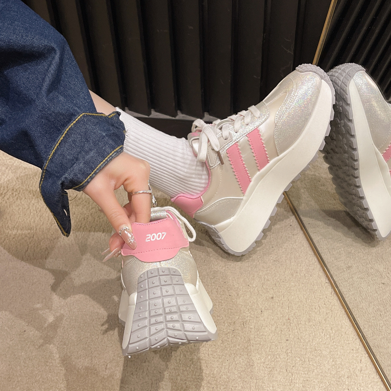 2024 primavera nuevos zapatos altos y pies que muestran los zapatos de papá pequeño zapatos deportivos transpirables de moda para mujer_voghion.com