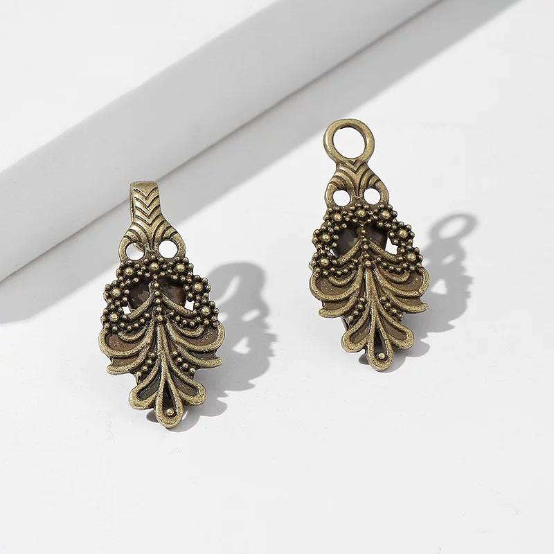 Bronze fashionable cloak, creative brooch, protective underware, thin weaving