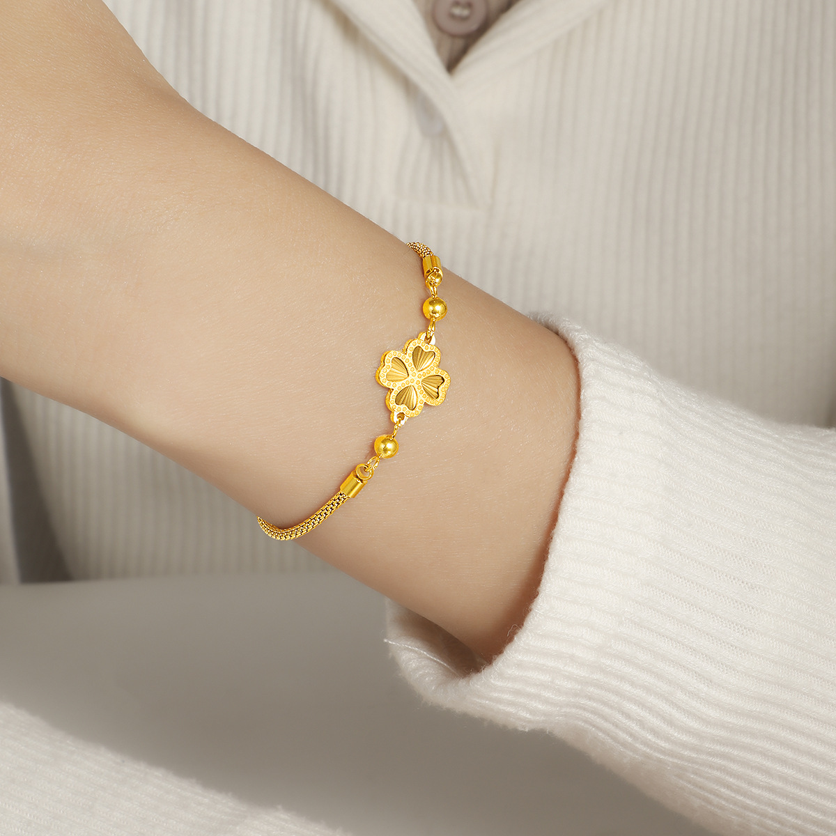 Laser Four-Leaf Clover Bracelet for Women, New Style, Light Luxury, High-End Titanium Steel Bracelet, Fashionable, Versatile and Exquisite Bracelet for Besties