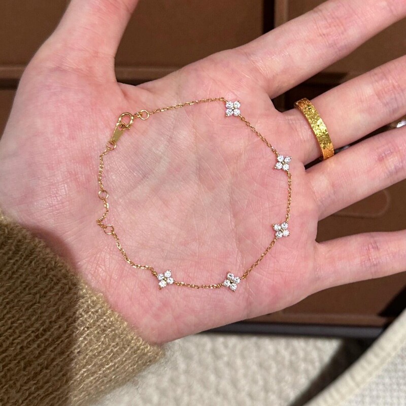 S925 Sterling Silver Light Luxury Zircon Four-Leaf Clover Bracelet for Women, Super Shiny, High-End, Niche, Versatile Design Jewelry Wholesale S925 Sterling Silver Light Luxury Zircon Four-Leaf Clover Bracelet for Women, Super Shiny, High-End, Niche, Versatile Design Jewelry Wholesale