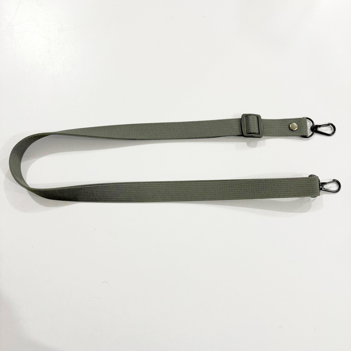 Gris oscuro brillante