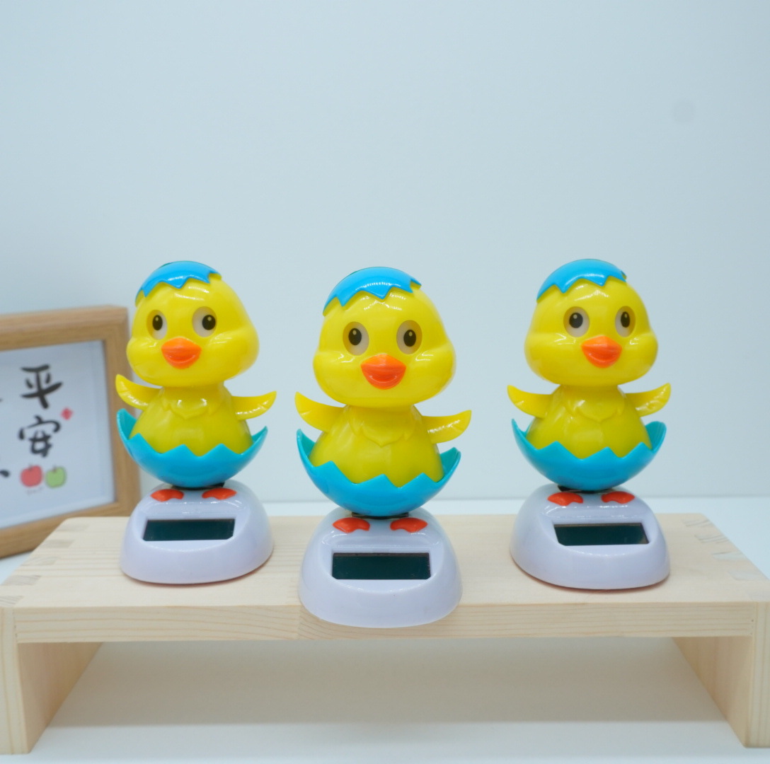 新蛋壳小鸡太阳能摆件跨境电商内饰装饰摆设玩具礼物汽车内饰装饰详情3