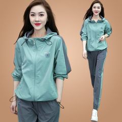 运动套装女新款早春穿搭时尚印花跑步服大码气质减龄连帽整套