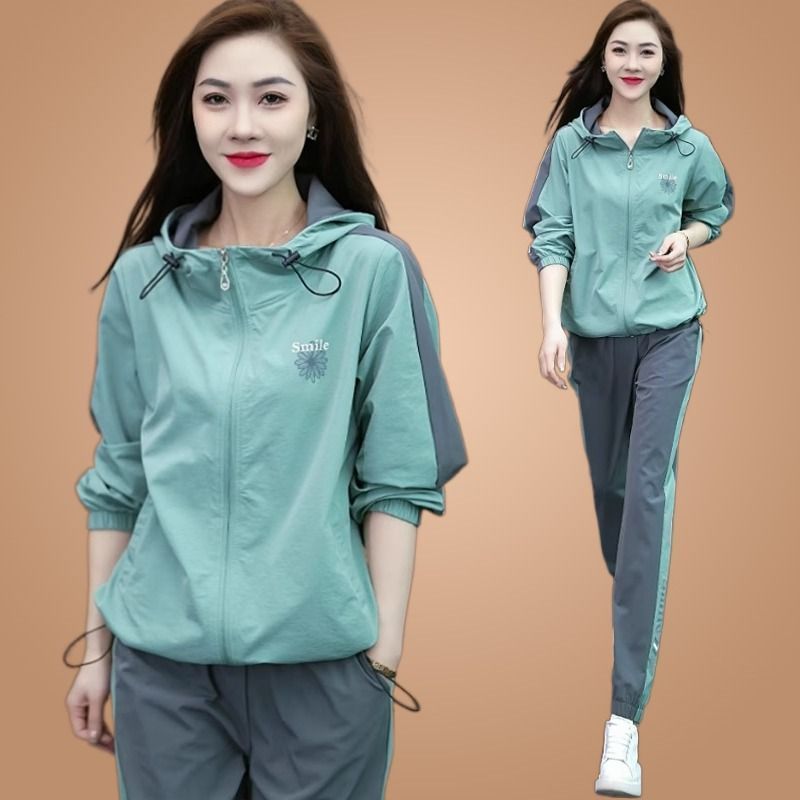 Sports Suit for Women, New Style for Early Spring, Fashionable Printed Running Suit, Large Size, Temperament, Age-Reducing Hooded Set