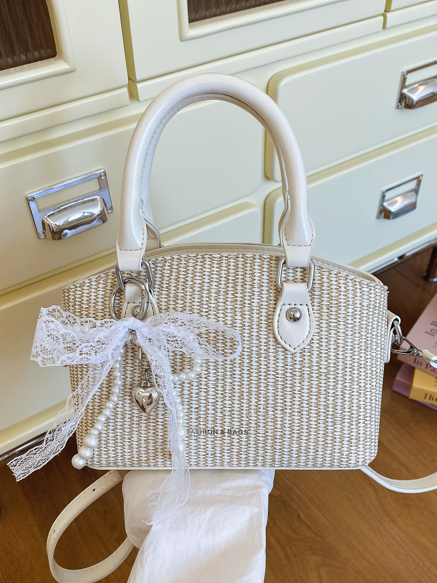 Vacaciones de verano en la playa de viajes bolsa de conchas de arena mujer 2025 este año bolsa de paja popular nueva bolsa de hombro tejida