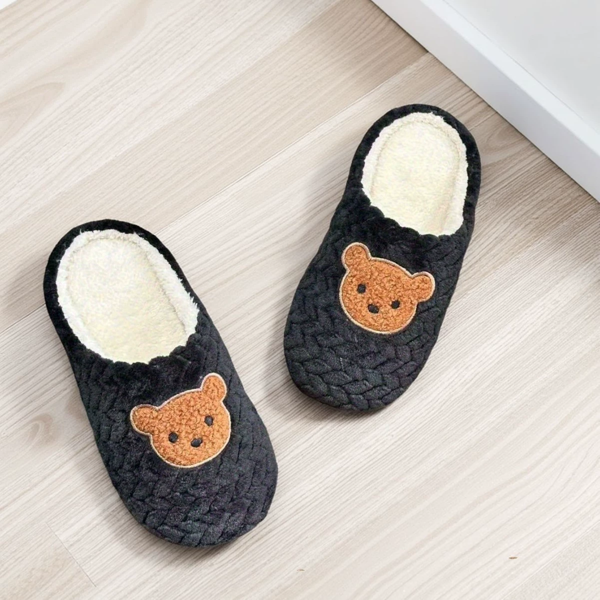 Фабрика прямых продаж мягкие подошвы крытые наружные тапочки теплые и противоскользящие удобные мягкие подошвы