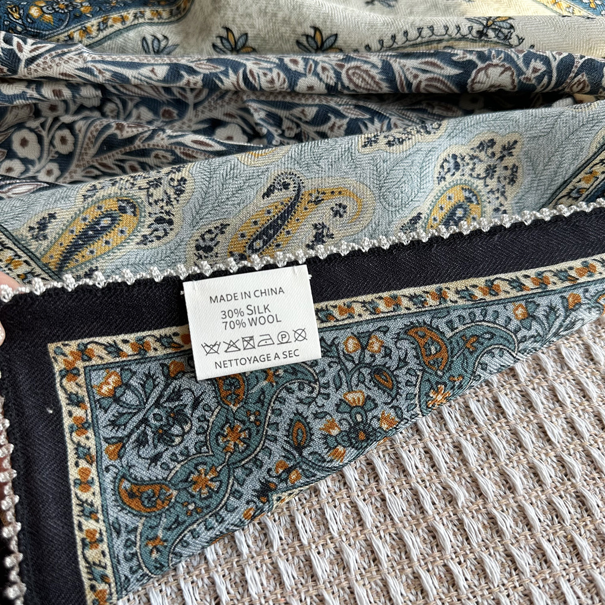 French Vintage Floral Totem Silk Wool Scarf For Women, Autumn Winter Warm Neck Wrap High-End Lace Square Scarf - Thumbnail 3