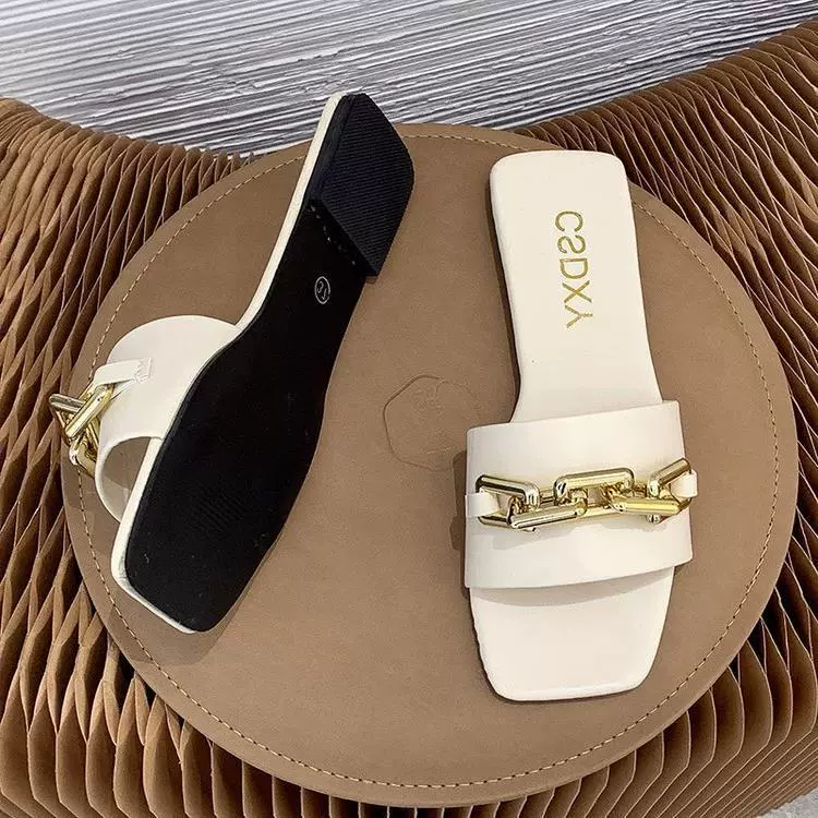 Летний новый стиль, однолинейная верхняя одежда с металлической цепочкой, модные сандалии для женщин, 2023, тапочки большого размера для новорожденных, скидка 1 юань