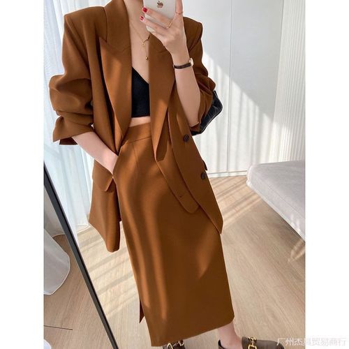 Women's Korean-style elegant, flowy, wrinkle-resistant sheath skirt suit with blazer for early autumn