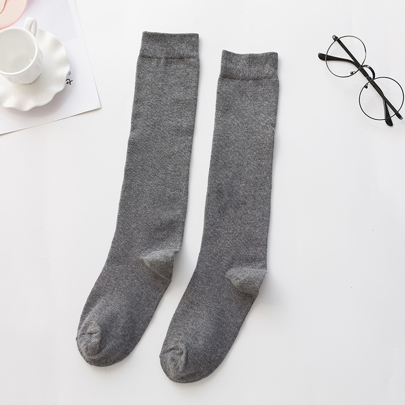 Calcetines de la pantorrilla de las mujeres dos o tres barras rayaron los altos calcetines del algodón estilo preppy llano blanco y negro Otoño e Invierno calcetines del estilo de JK al por mayor image 7