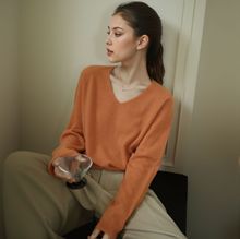慵懒风羊绒针织打底衫V领秋冬丝羊绒老钱风气质桑蚕丝长袖上衣