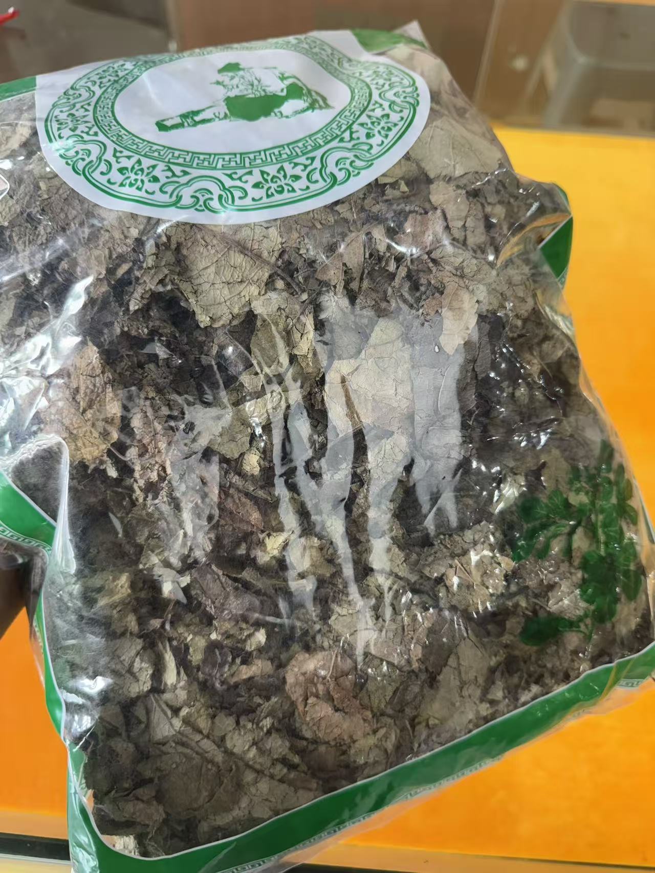 Dried Eucommia Leaf Du Zhong Ye Loose Bulk Naturally Sun Dried Whole Leaves for Tea and Decoction 500g Bag preparation