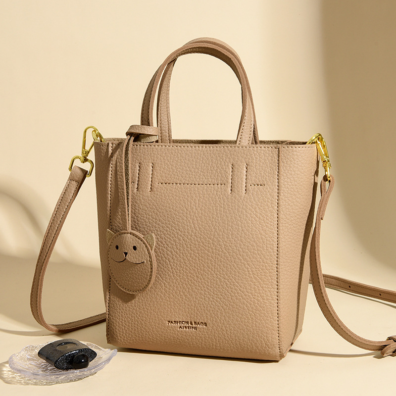 2025新款TOGO真皮波士顿包包女士荔枝纹单肩斜挎包水桶包手提女包