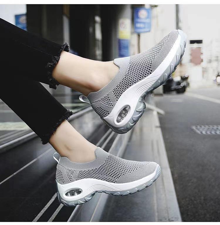 Summer Women's Casual Shoes Large Women's Shoes Air Cushion Flyknit Sports Shoes Slip-On Shoes Fashion Shake Shoes New Socks Shoes
