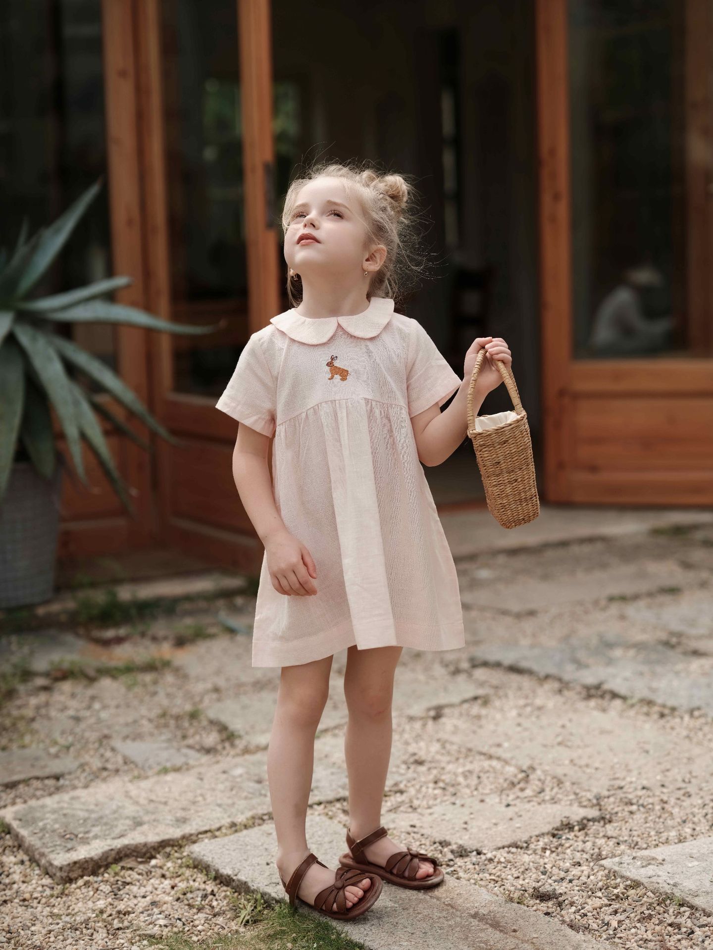 Vestido niña de algodón y lino bordado a mano con cuello_voghion.com