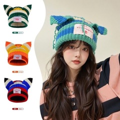 韓国版の新しいニット帽、対照的な色、かわいい豚の耳、厚いウールの帽子、女性のファッショナブルな秋冬