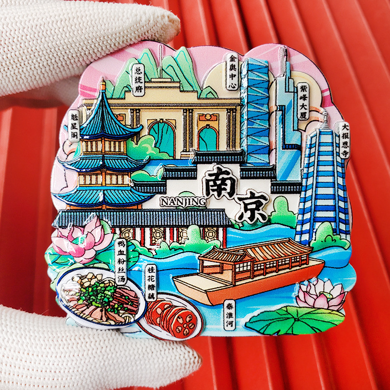 文創都市冷蔵庫は全国各地の北京上海南京観光スポットの記念品を貼っています。