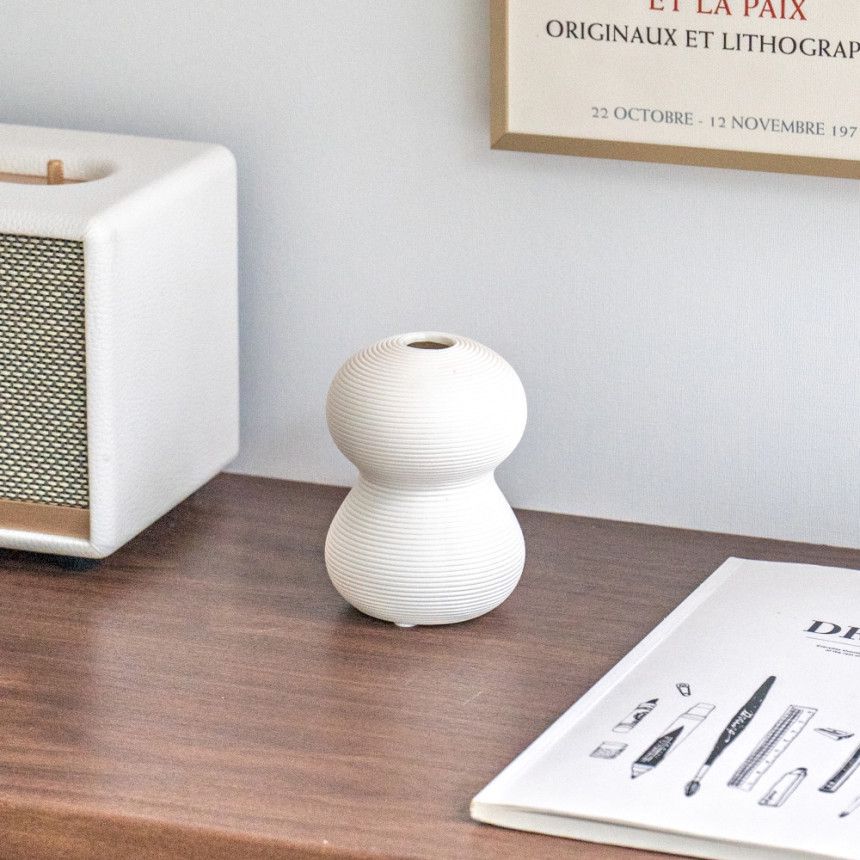 Jarrón de arte creativo a rayas blancas Adornos Wabi-Jifeng Mesa de sala de estar Accesorios para el hogar Pequeña flor de cerámica