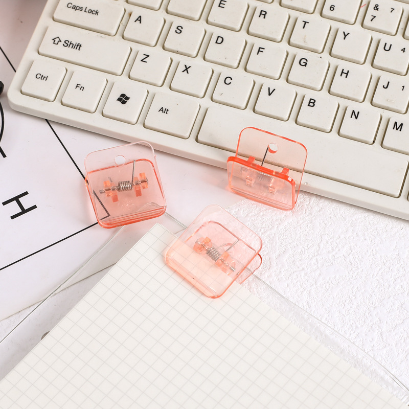 Fabricantes al por mayor acrílico cuadrado clips pequeños materiales de aprendizaje de oficina simple papel de prueba de clasificación de clips de plástico