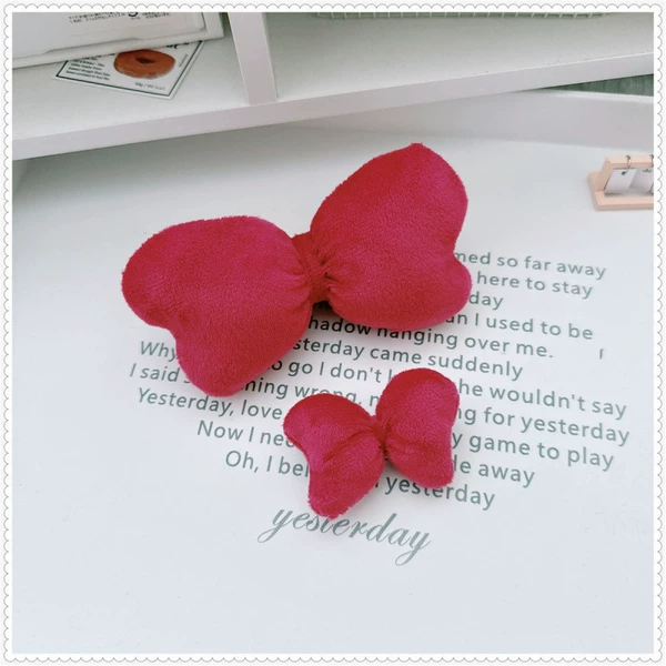 Soft bow red