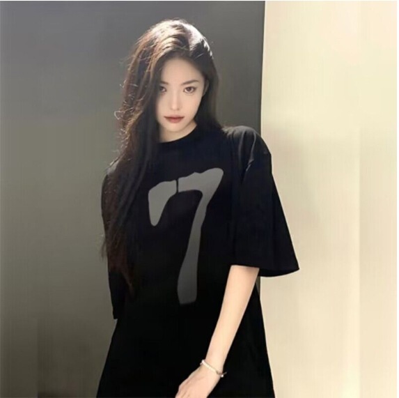 American Retro Black Short-Sleeved T-Shirt for Women Summer 2025 New Design Niche Couple Loose Slimming Look Top American Retro Black Short-Sleeved T-Shirt for Women Summer 2025 New Design Niche Couple Loose Slimming Look Top