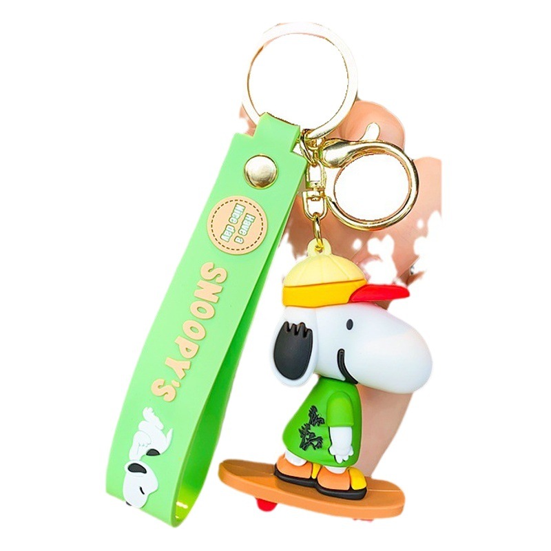Snoopy charlie llavero de dibujos animados mochila colgante estudiante femenino lindo epoxi creativo coche llavero al por mayor