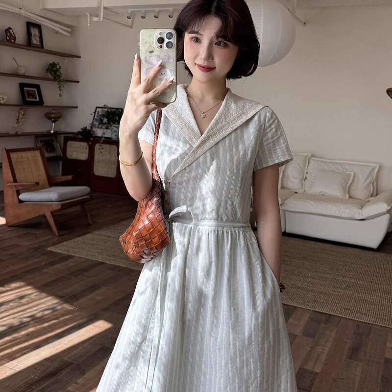 Plus-Size Dress for Slightly Plump Figures - Revlon Summer Fresh Blue and White Striped Embroidered Sailor Collar Vintage Artistic Dress