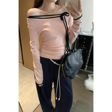 平价折扣纯欲性感辣妹斜肩撞色系带粉色打底衫女春秋内搭长袖T恤