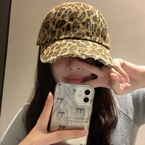 Fashionable leopard print baseball hat for women street fashion cool personalized retro old American wide-brimmed sun protection baseball hat