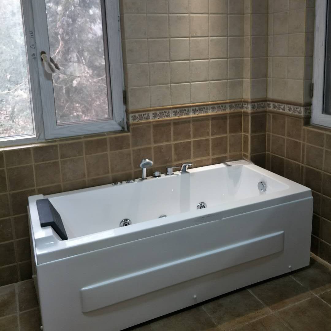 Bañera de acrílico surf masaje bañera temperatura constante bañera hogar falda bañera pequeño apartamento bañera de acrílico
