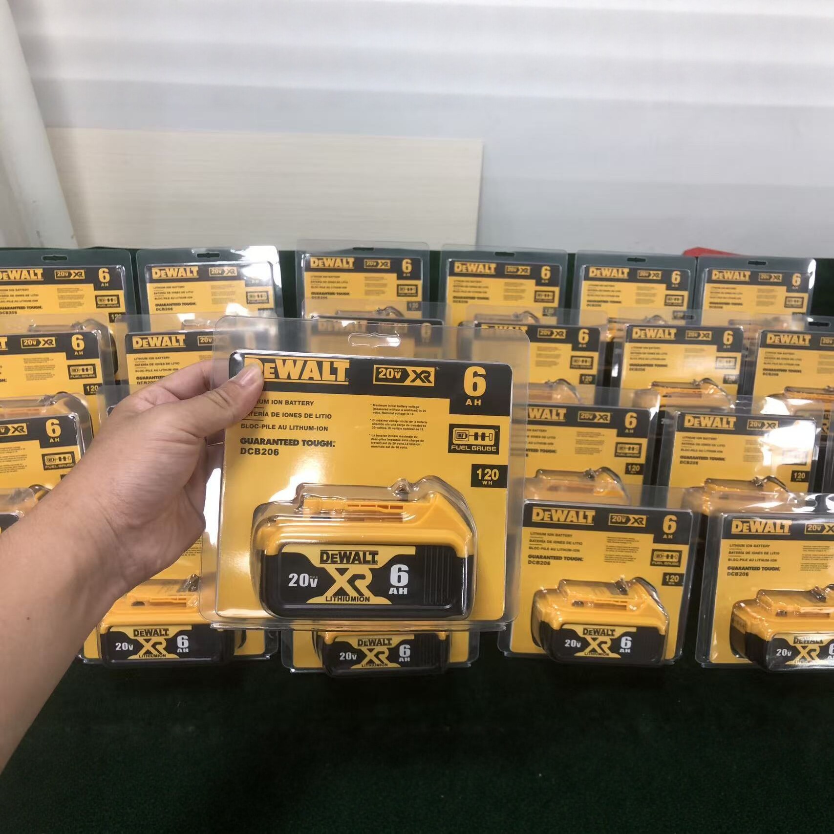 适用于德伟电池18v20v锂电池电动工具电板手