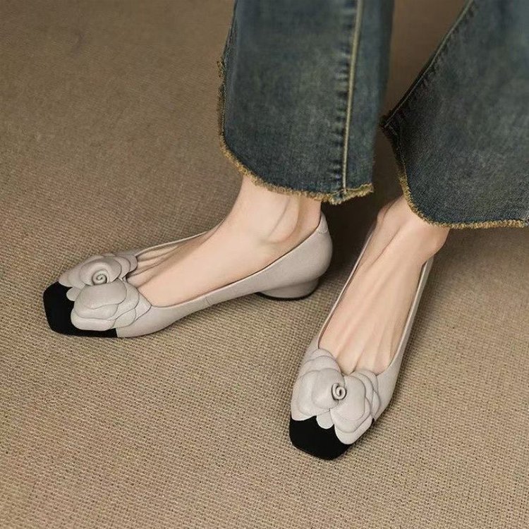 Camellia francesa Xiaoxiangfeng nuevos zapatos de mujer 2026 primavera cuadrada cabeza de color combinado universal zapatos de cuero de viaje simple zapatos de boca clara