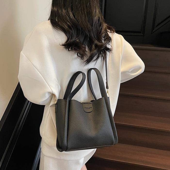 Comercio exterior ocio retro bolso de cubo de mano 2025 nuevo versátil simple bolso de hombro de alta calidad textura mochila