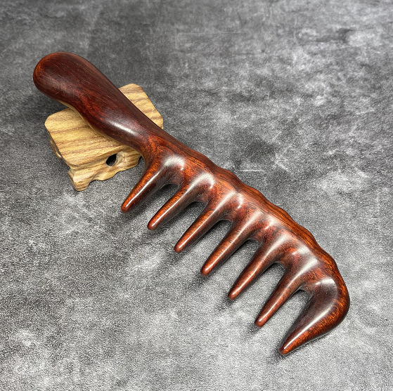 牛角紫檀长把按摩梳