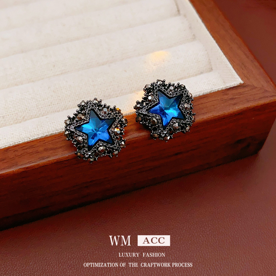 Pendientes redondos de estrellas de diamantes con aguja de plata Pendientes de moda de lujo ligero de nicho femenino Pendientes retro de alta gama de todo fósforo al por mayor